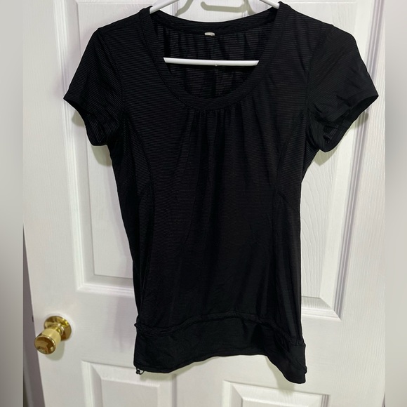 Lululemon ladies top. Size 4 - Picture 1 of 2